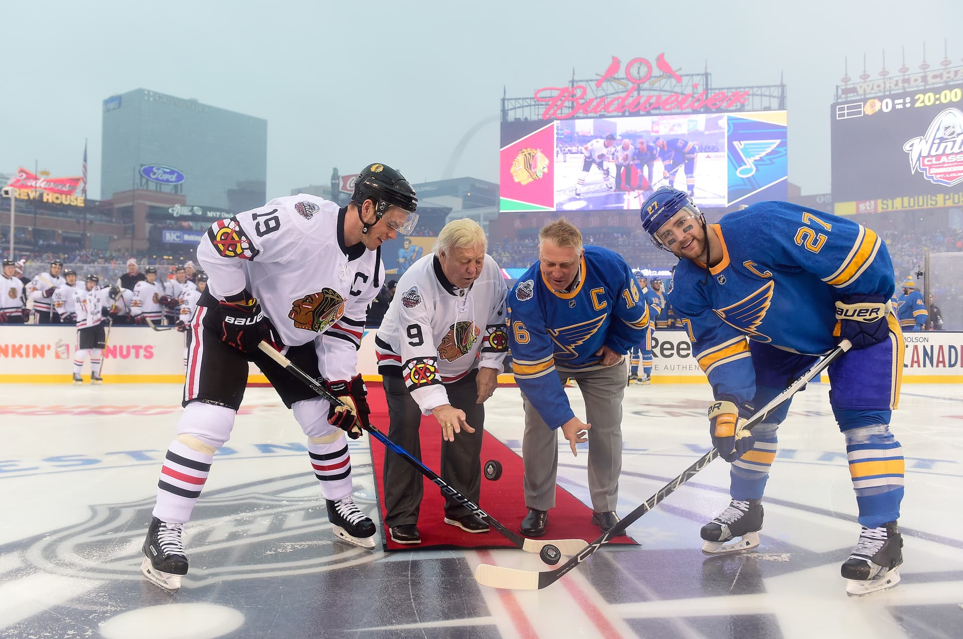 Bobby Hull Is No Hero,   Yet The Blackhawks Keep Parading Him As One