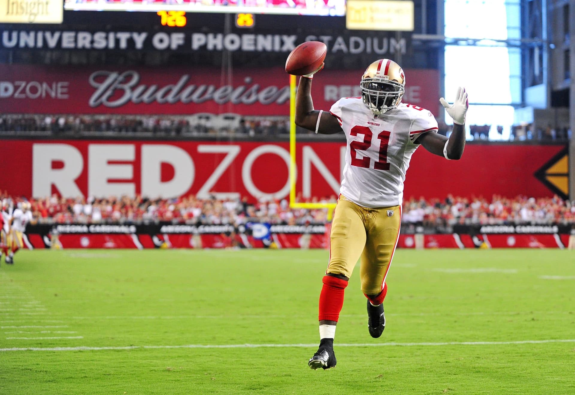 Former NFL Pro Bowler Set To Fight Former NBA Allstar On Jake Paul Card