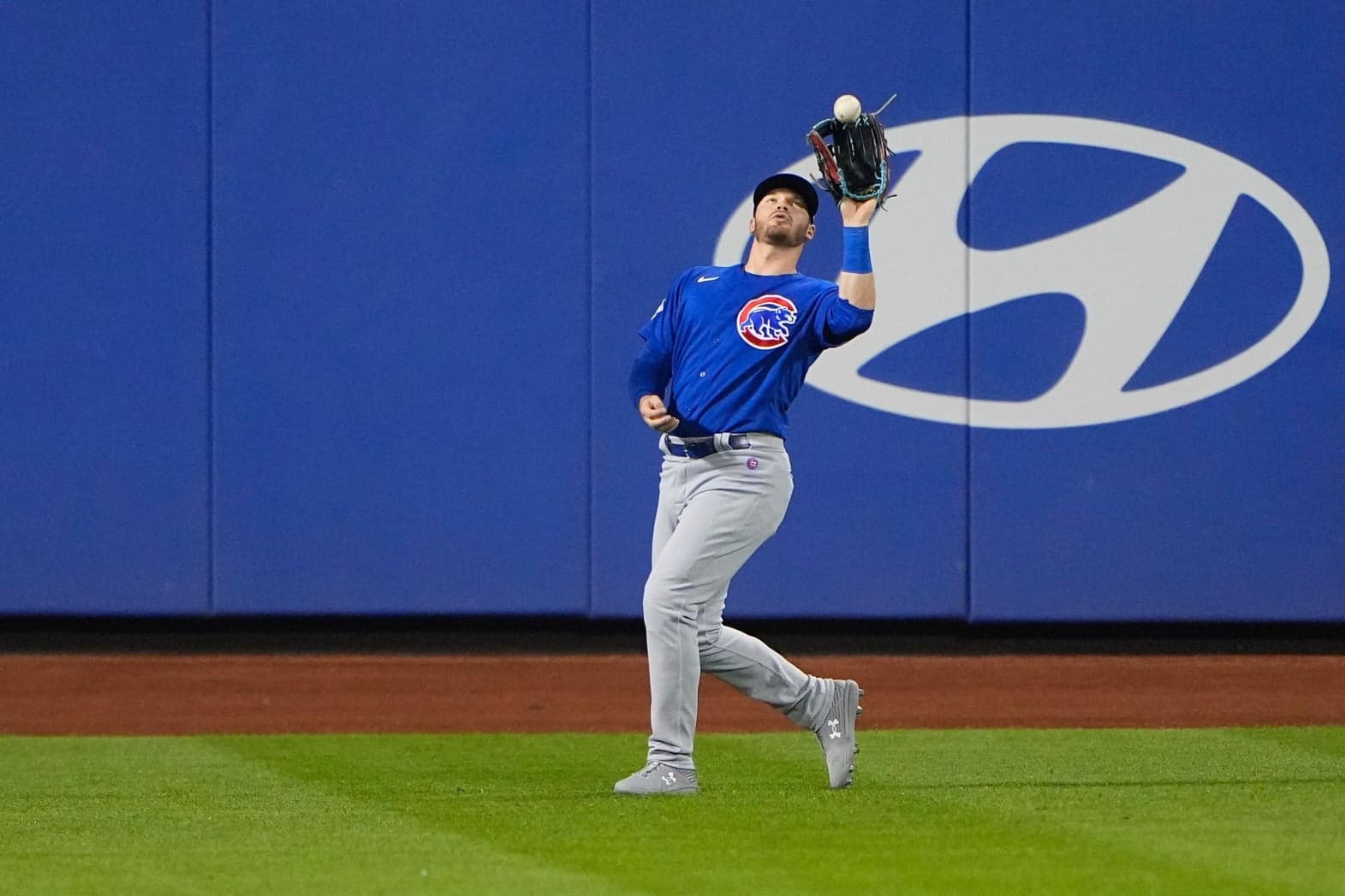 Ian Happ Wins First Gold Glove, Puts Pressure On Cubs To Extend Him