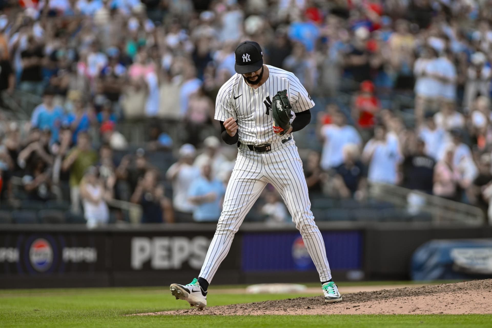 Cubs Still Open to Reunite 2x Reliever of the Year with Craig Counsell