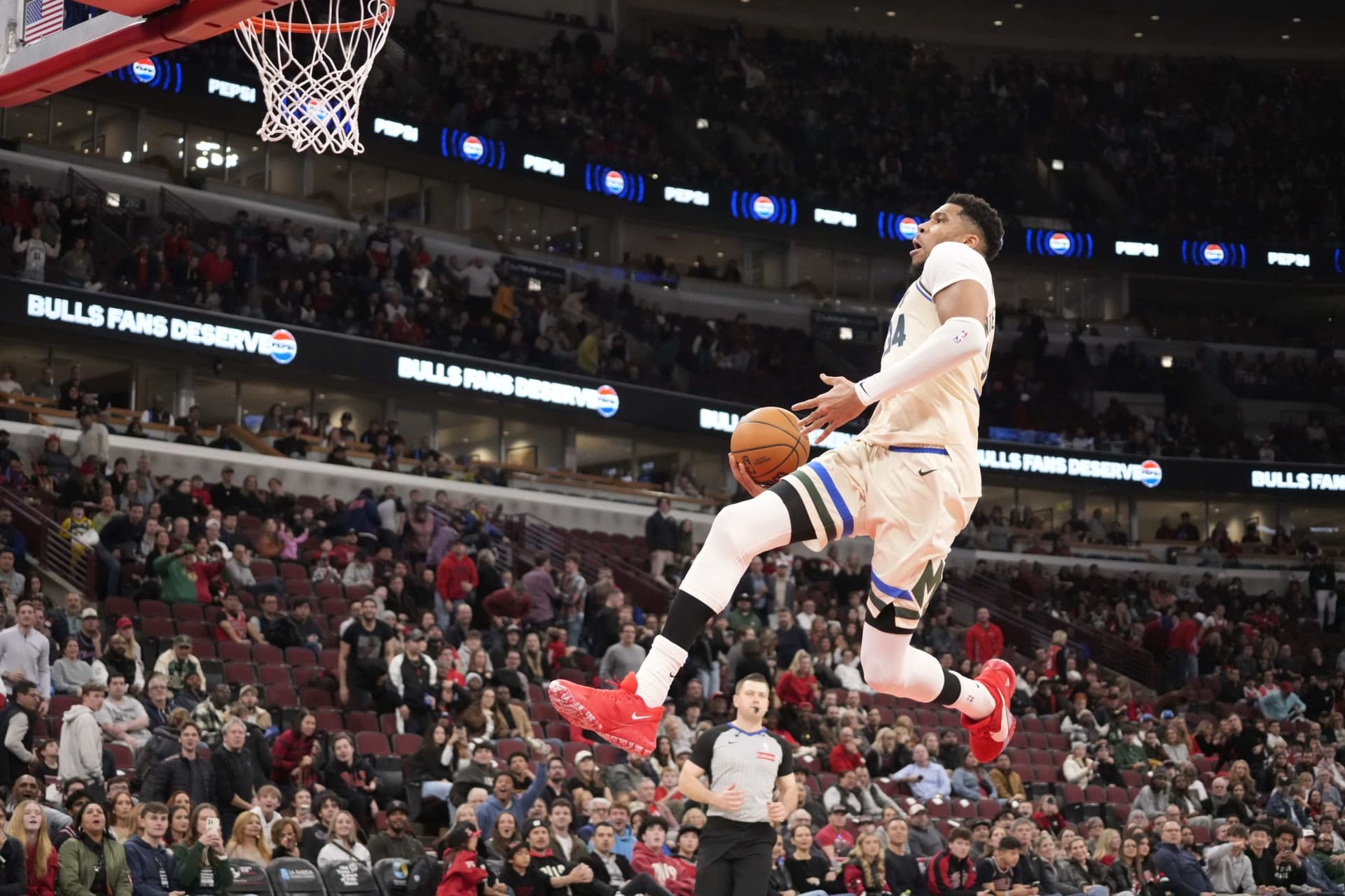 Giannis Antetokounmpo Just Sent A Loud Message To Chicago's Front Office