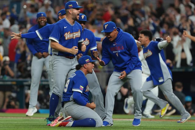 Venezuela Beats Team USA After Negotiating with the Chicago Cubs
