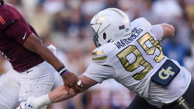 The Chicago Bears Ended Their Draft With Back-To-Back Bangs — Here's How