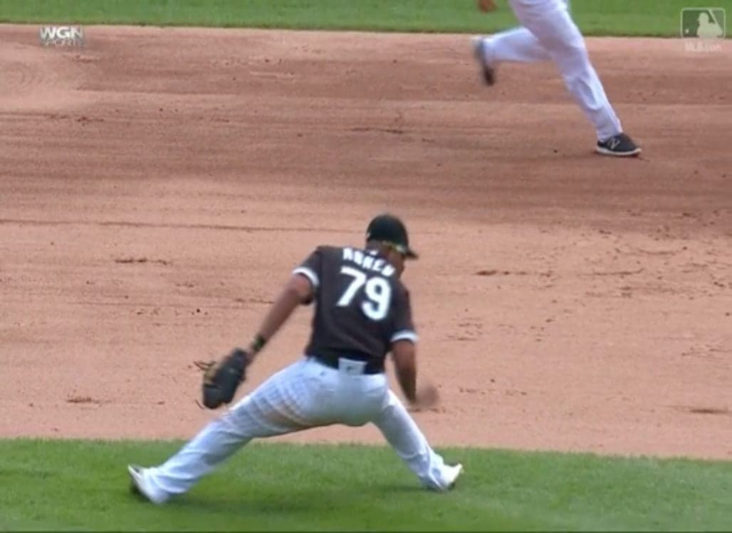 Jose Abreu Leaves White Sox Game After Doing The Splits