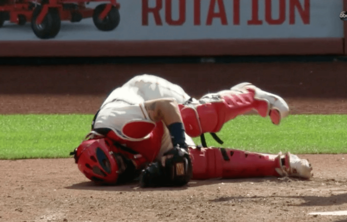 VIDEO: Kris Bryant Fouled A 102mph Fastball Off Yadier Molina's Balls