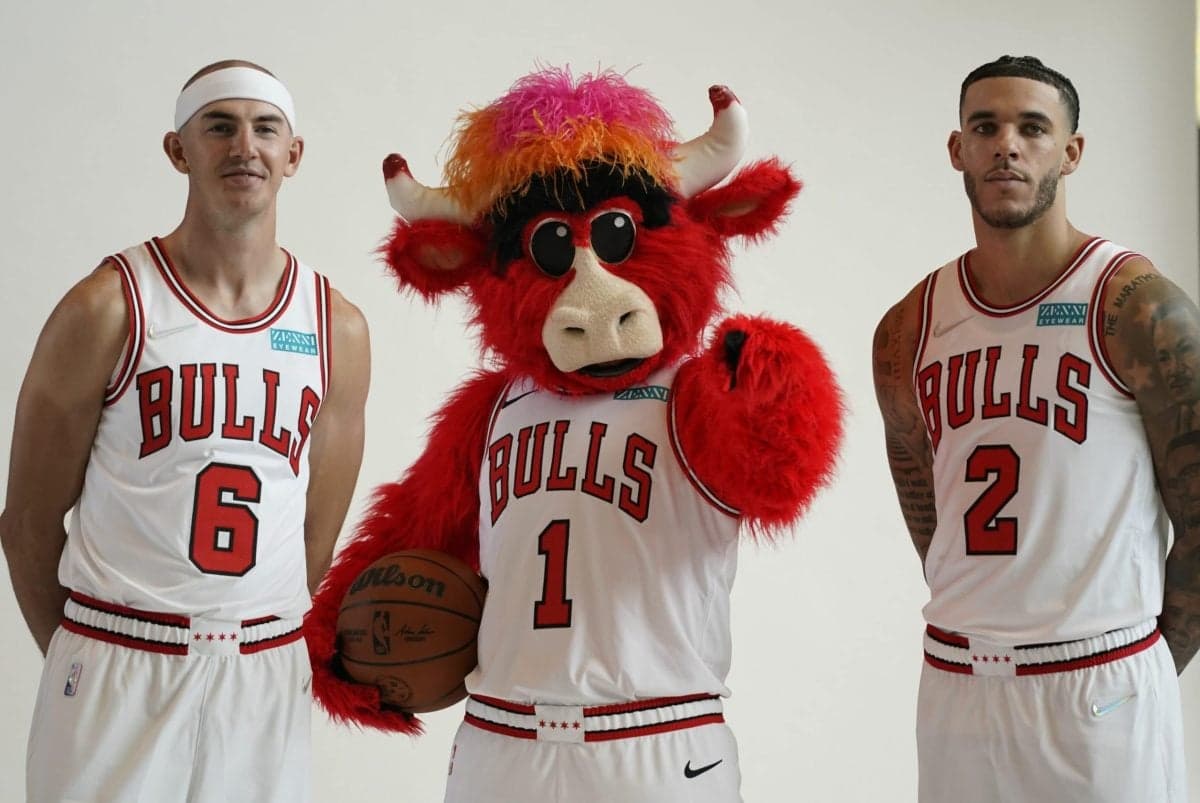 Benny The Bull Couldn't Help But Troll The Lakers