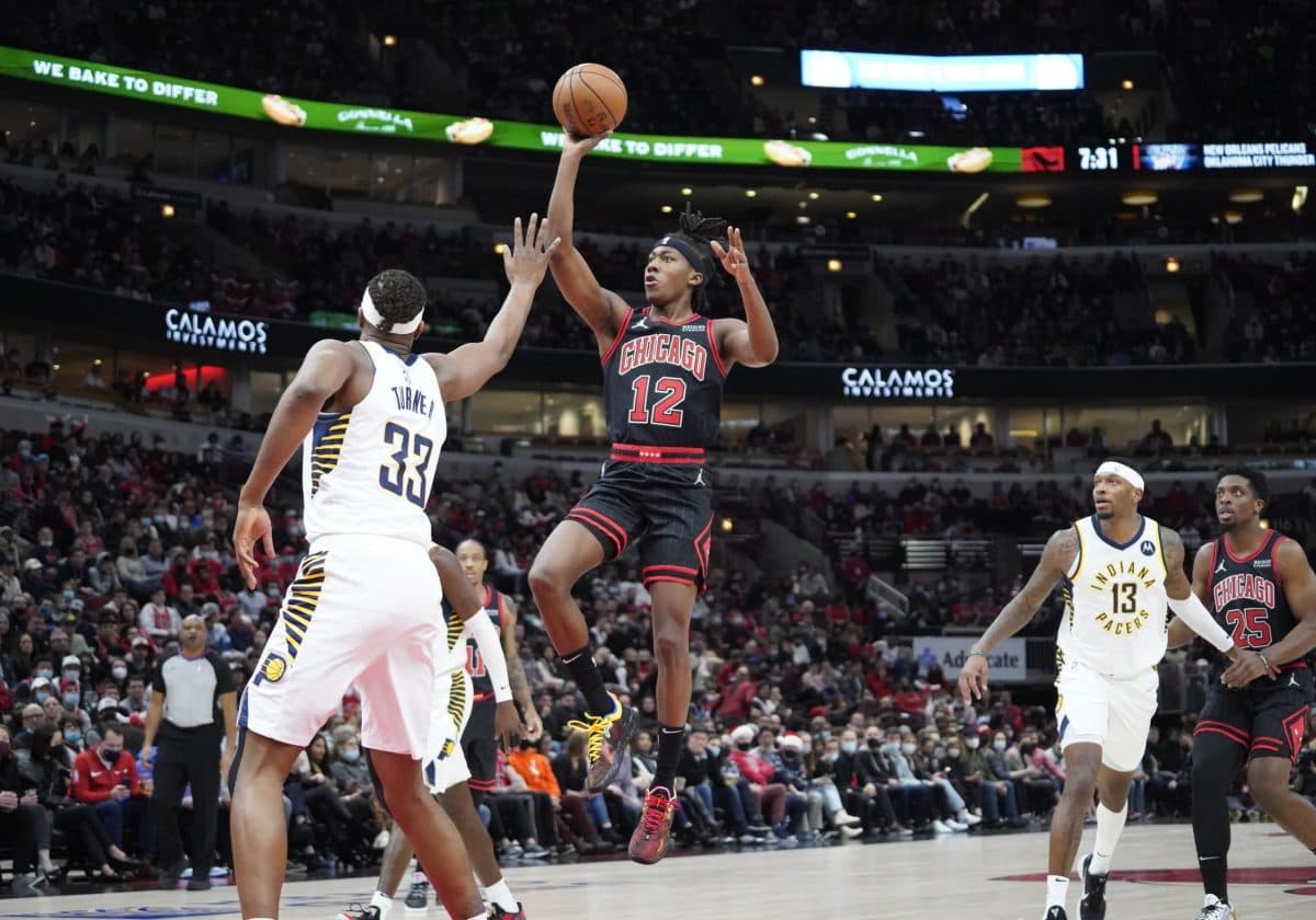 Is Ayo Dosunmu Playing Coby White Out Of Chicago?