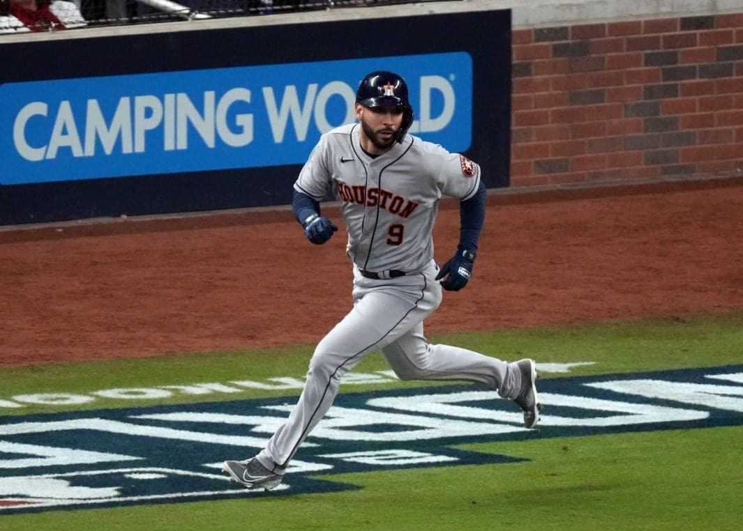 Intriguing Infield Option For White Sox To Consider