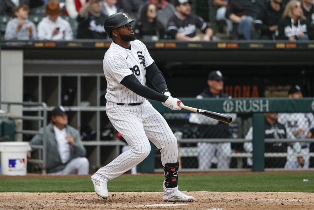 Homecoming: Robert Propels White Sox To Victory In Home Opener