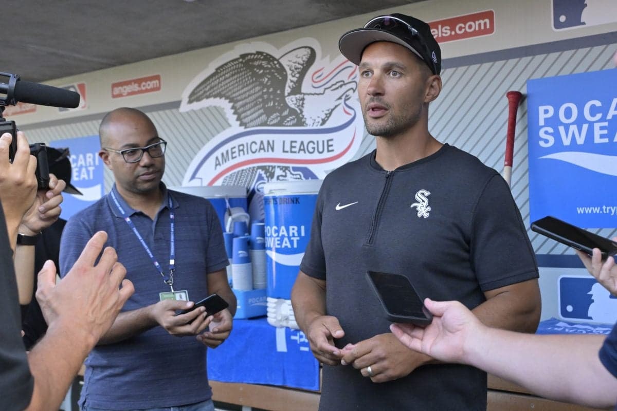 White Sox Open to Naming Sizemore New Manager, But Dodgers Coach Emerges As Lead Candidate