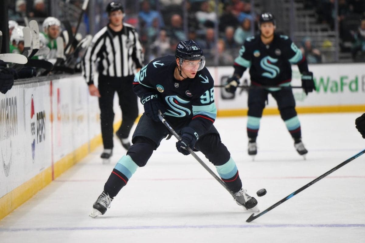 Blackhawks Start Offseason With An Unexpected Trade