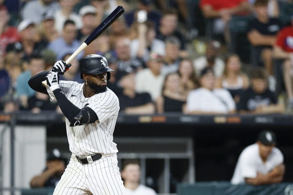 Luis Robert Jr. Hopes to Stay in Chicago, Believes White Sox Can Contend Soon